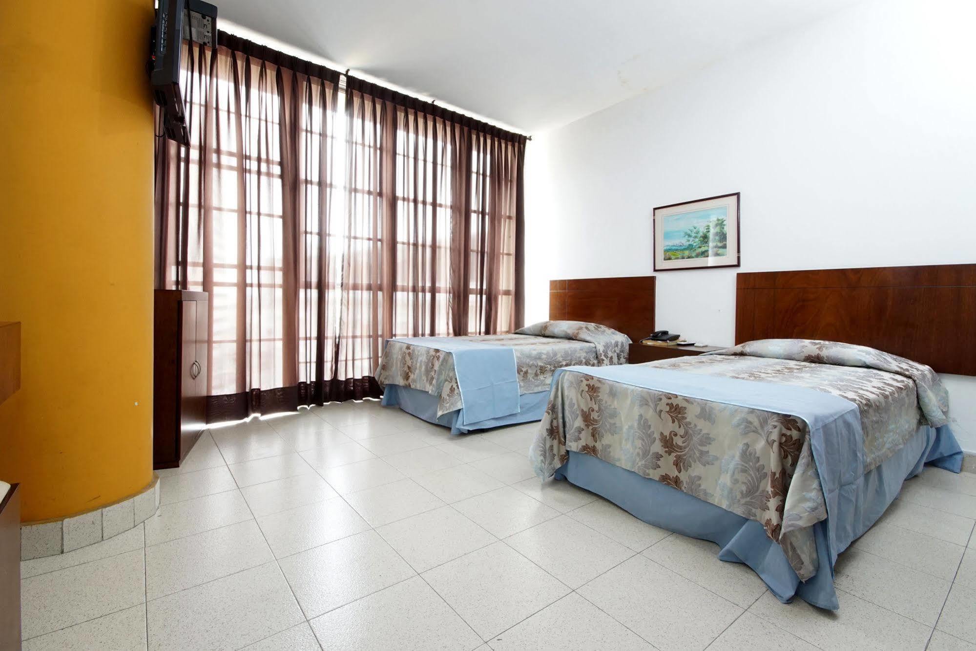 Hotel Royal Plaza Кали Экстерьер фото