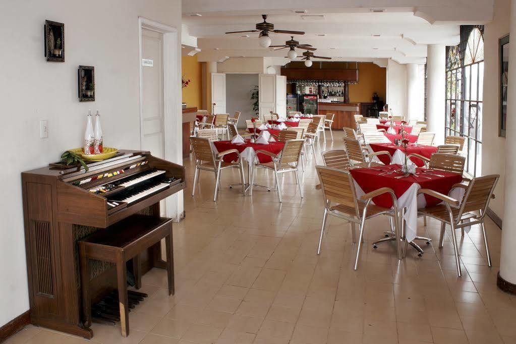 Hotel Royal Plaza Кали Экстерьер фото